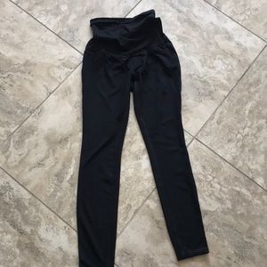 A pea in the pod black legging small maternity